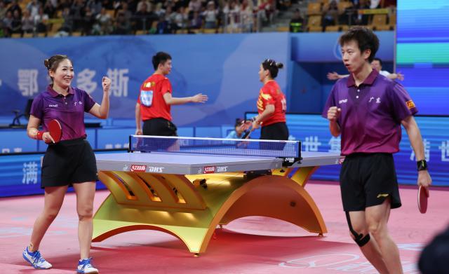1729045827064051991.jpg (体育)(4)乒乓球——全国锦标赛:林高远_刘诗雯夺得混双冠军XxjpseC007371_20241015_PEPFN0A001.jpg